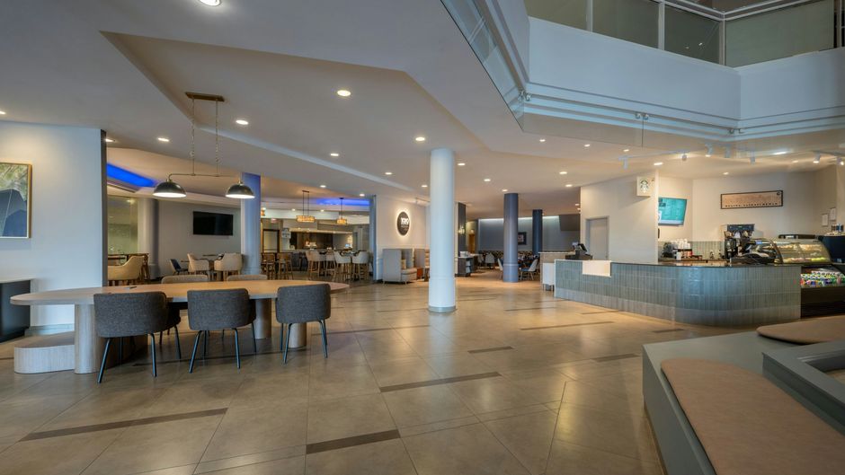Delta Hotels Regina Exterior