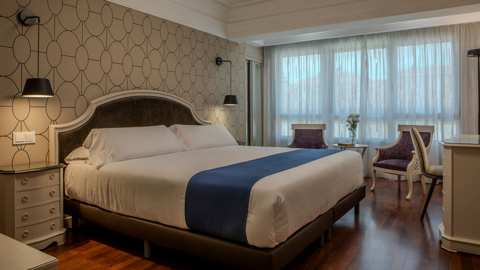 Hotel Corona de Castilla Room