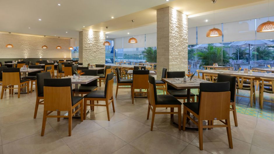 Courtyard by Marriott Santa Marta Resort Restaurant