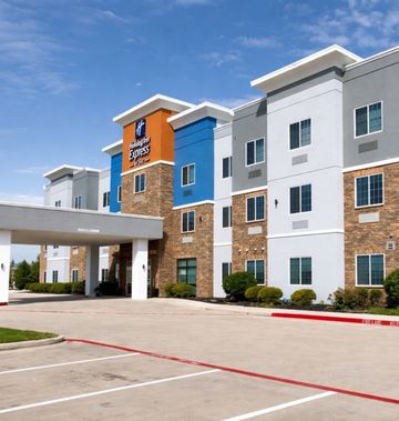 Holiday Inn Express & Suites Bridgeport