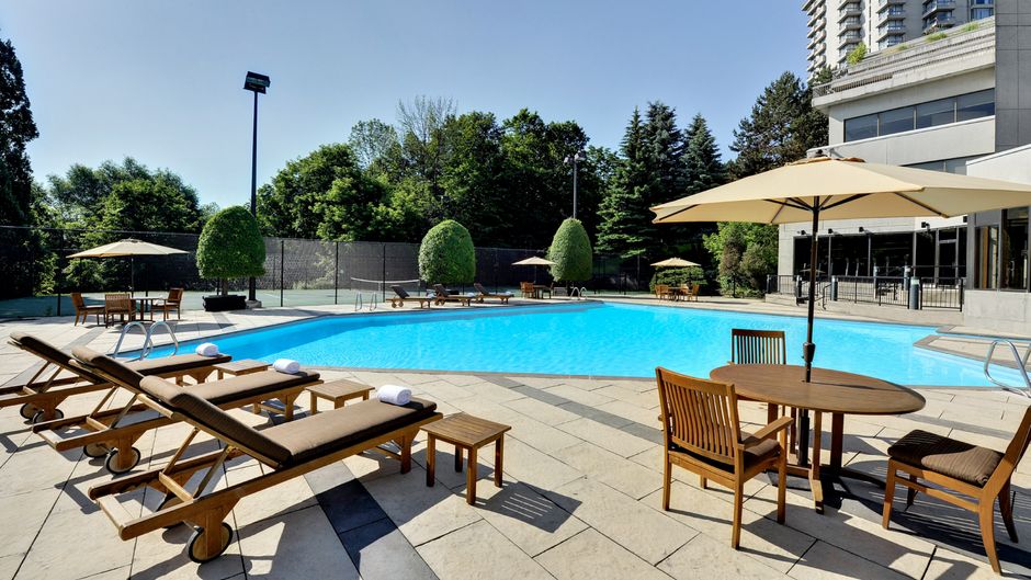 Crowne Plaza Pool
