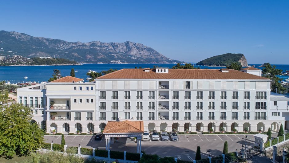Crowne Plaza Budva Exterior