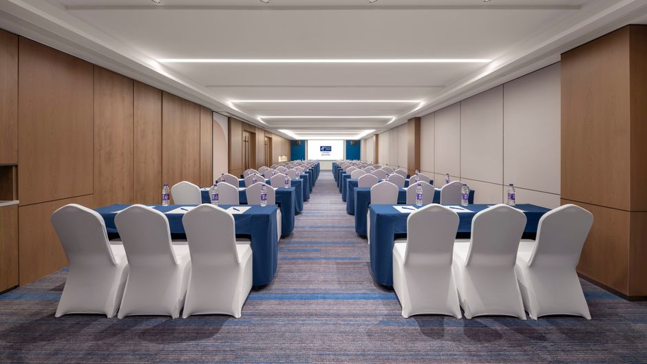 Holiday Inn Exp Qingdao Downtown Meeting