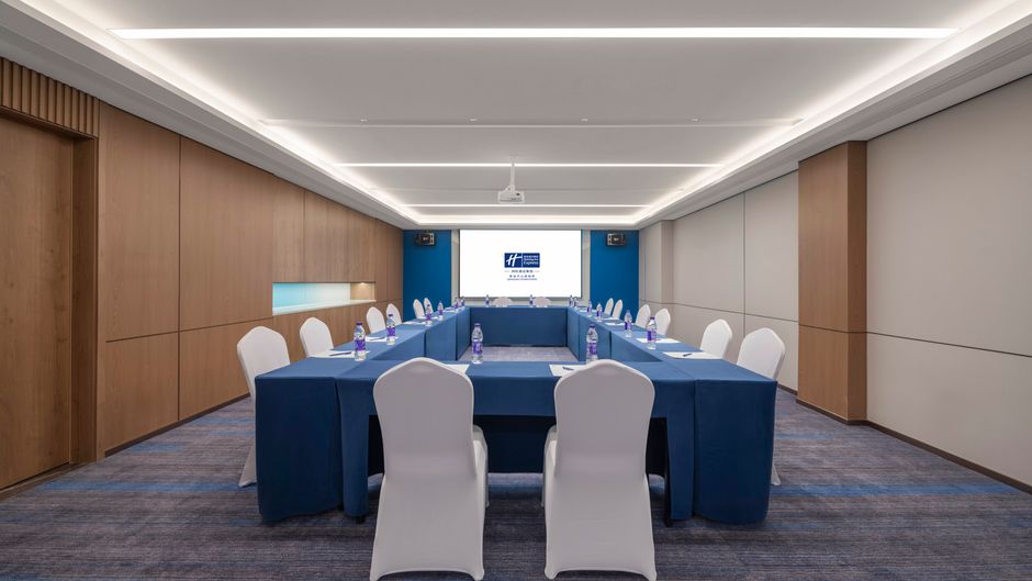 Holiday Inn Exp Qingdao Downtown Meeting