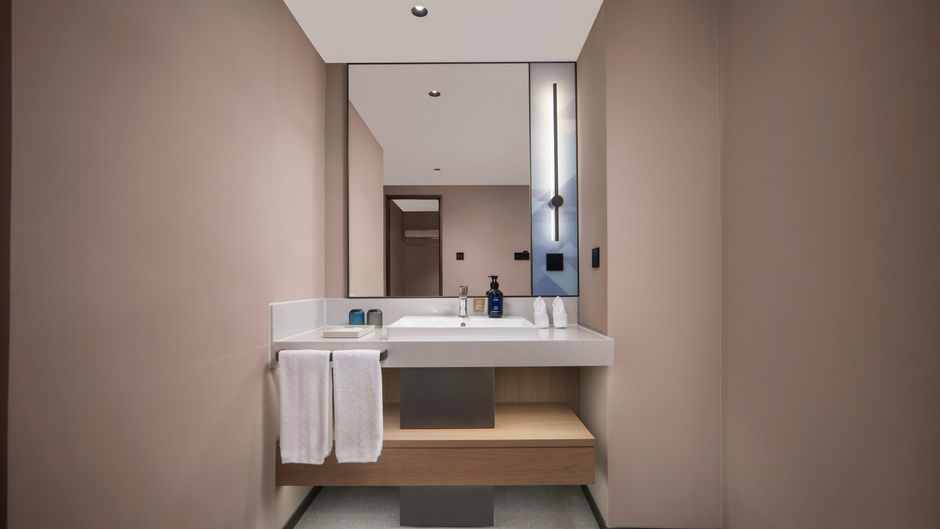 Holiday Inn Exp Qingdao Downtown Room