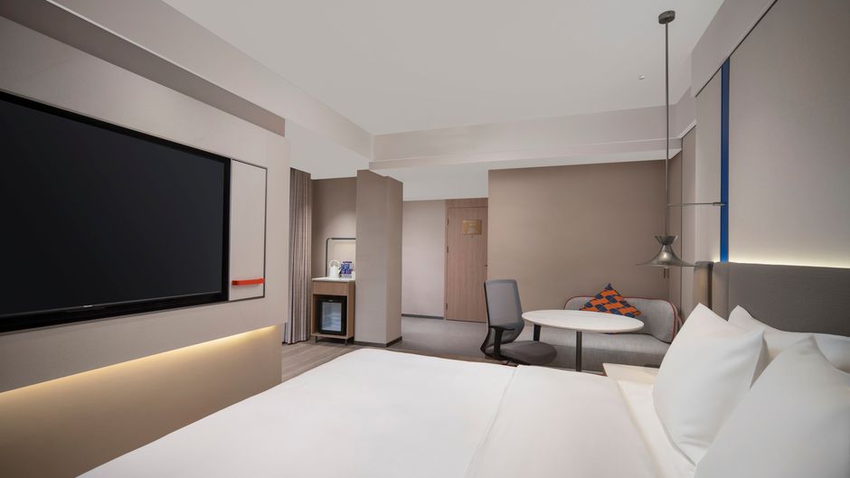 Holiday Inn Exp Qingdao Downtown Room
