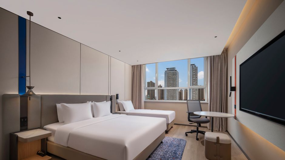 Holiday Inn Exp Qingdao Downtown Room