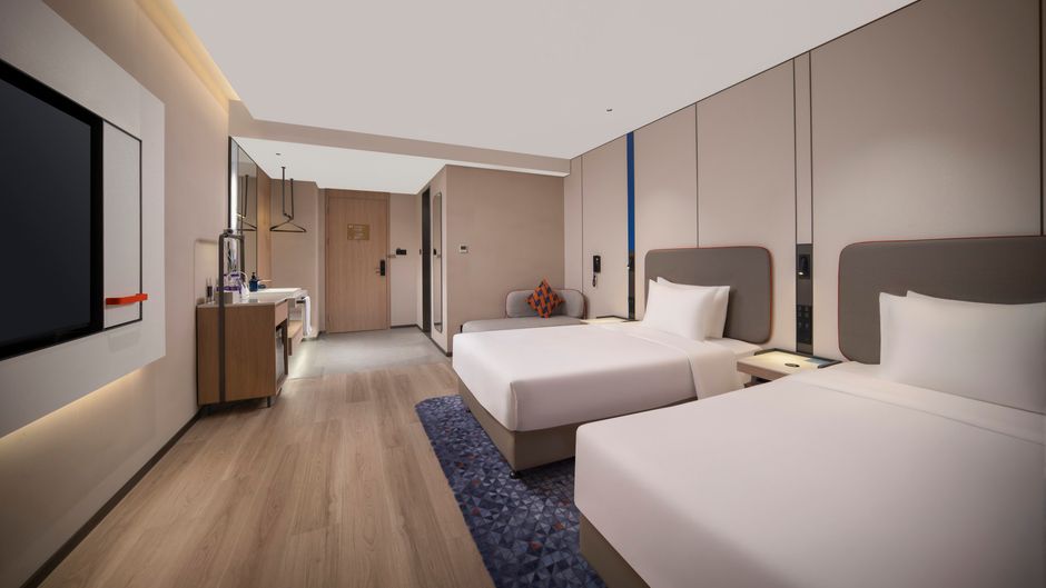 Holiday Inn Exp Qingdao Downtown Room