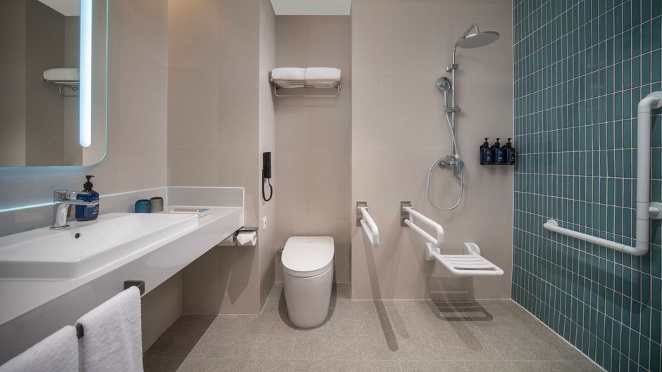 Holiday Inn Exp Qingdao Downtown Room