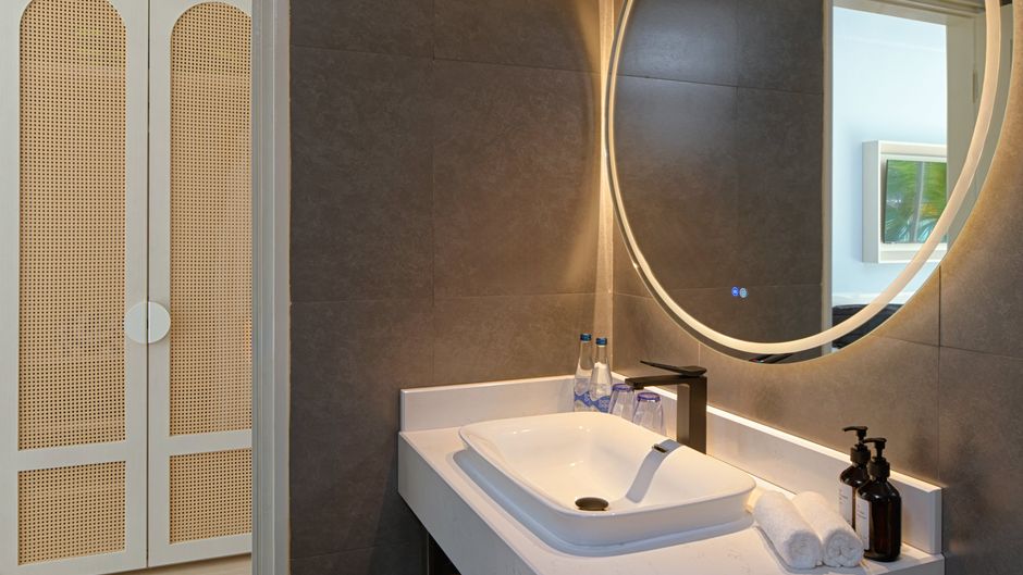 Eri Maldives Room
