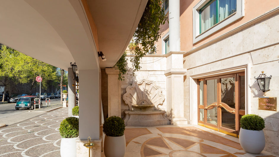 RIVER CHATEAU HOTEL Exterior