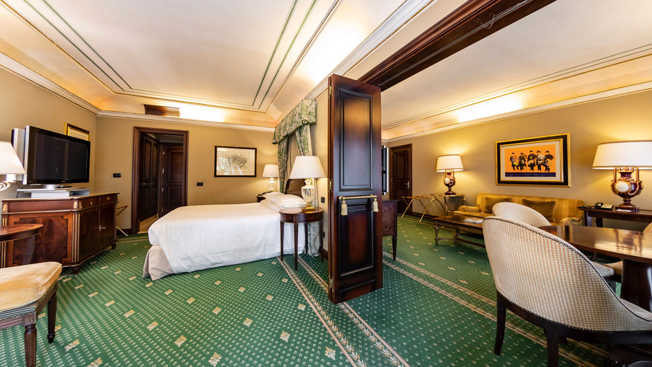 RIVER CHATEAU HOTEL Suite