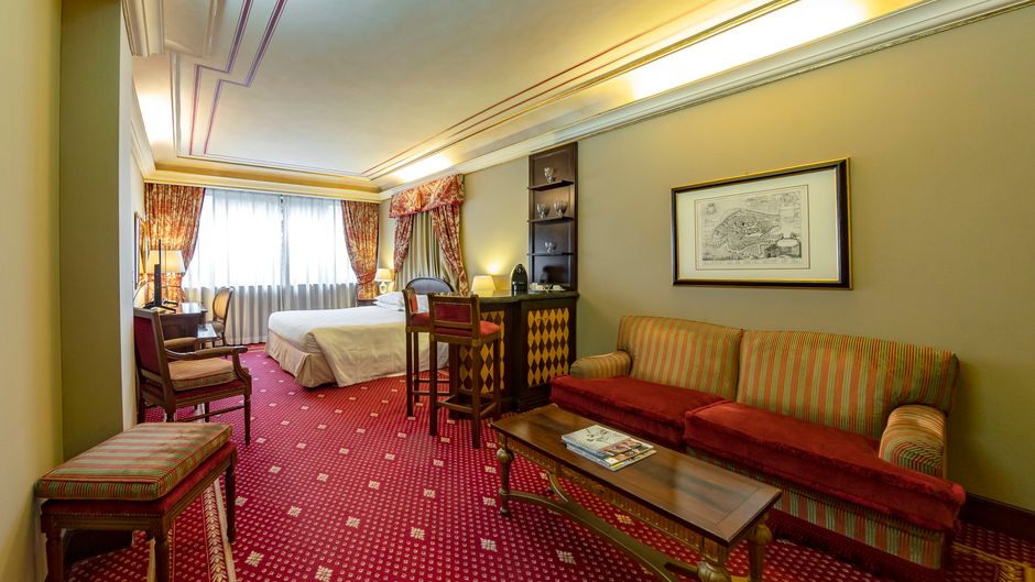 RIVER CHATEAU HOTEL Suite