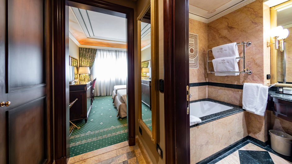 RIVER CHATEAU HOTEL Room