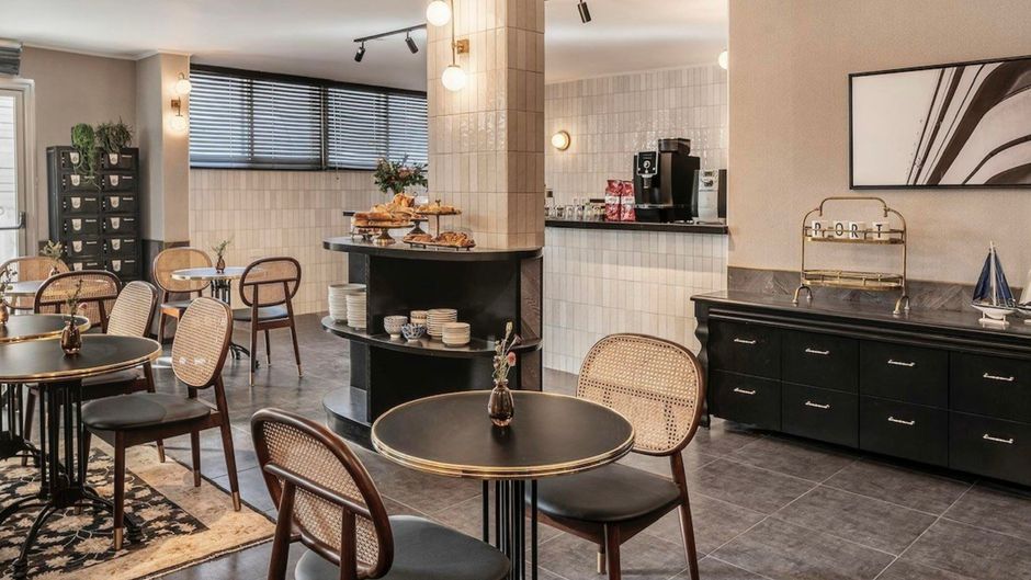 Port Hotel Restaurant