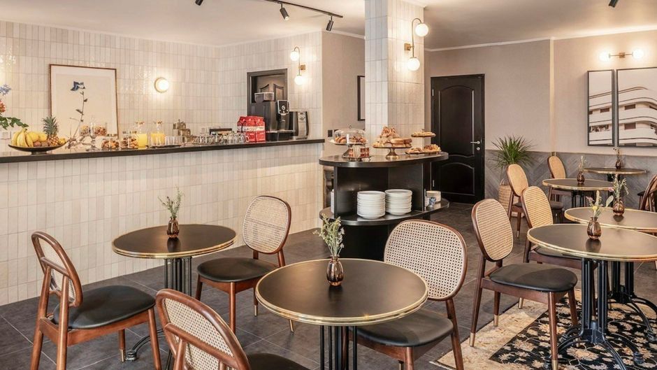 Port Hotel Restaurant