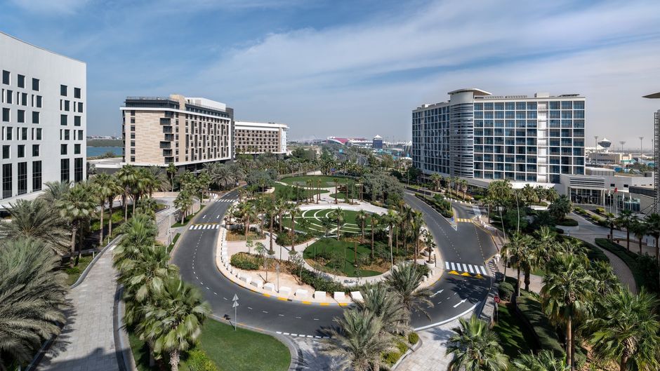 Yas Plaza Mangroves Exterior
