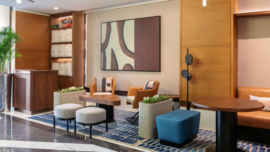 Sheraton Tha Walk Dubai Beach