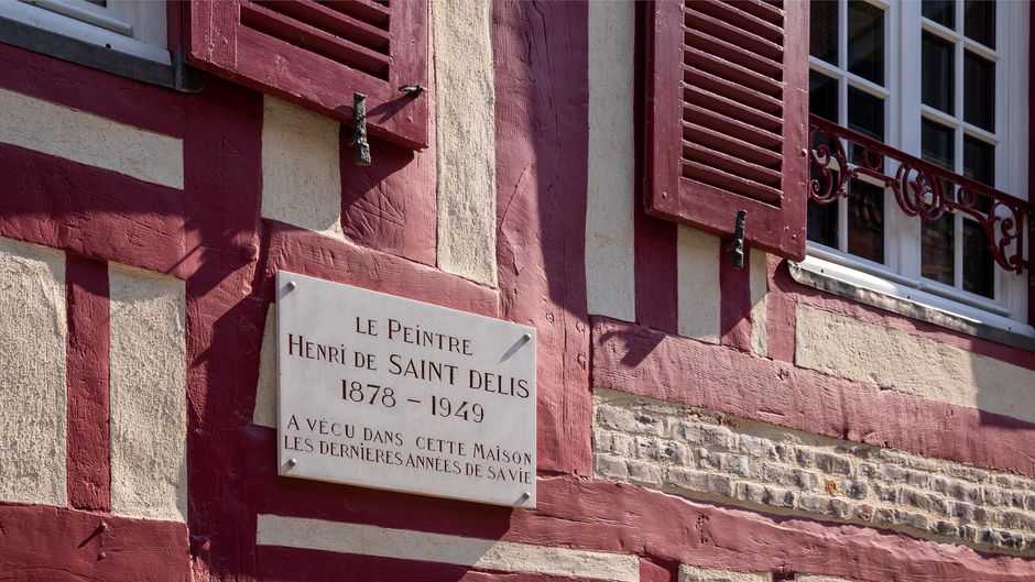 Le Saint-Delis Exterior