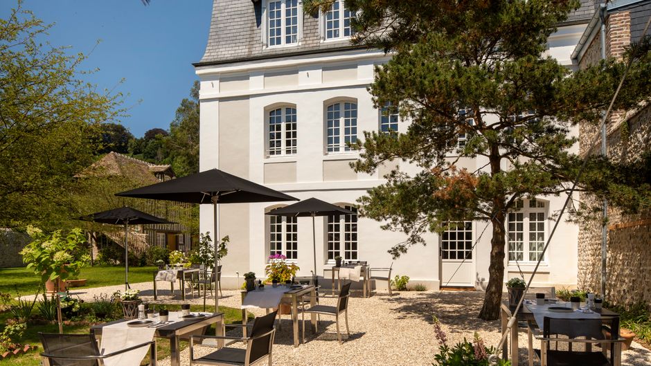 Le Saint-Delis Exterior