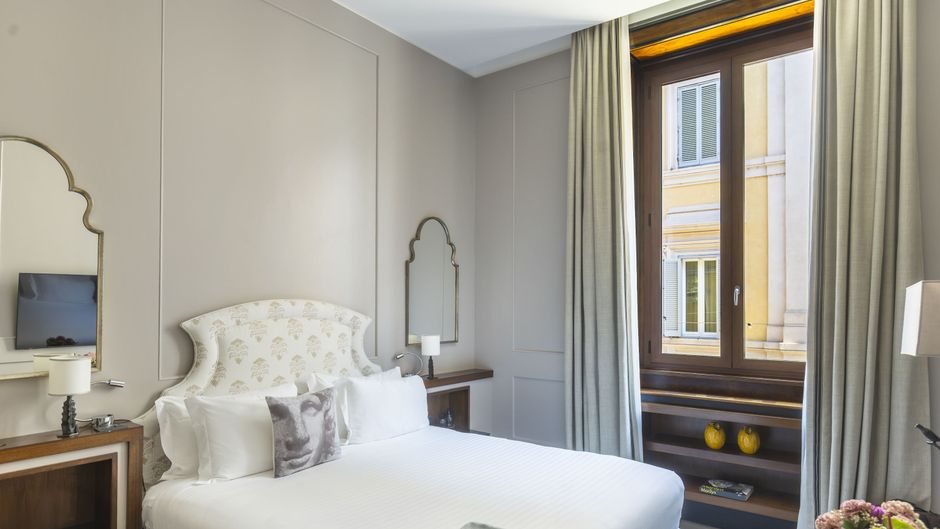 Singer Palace Hotel Room