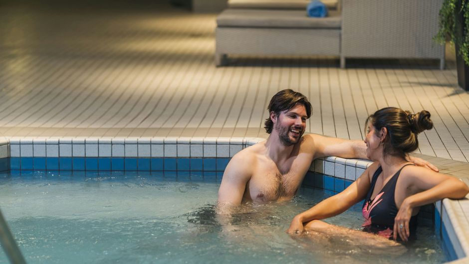 Delta Hotels by Marriott Montreal Pool