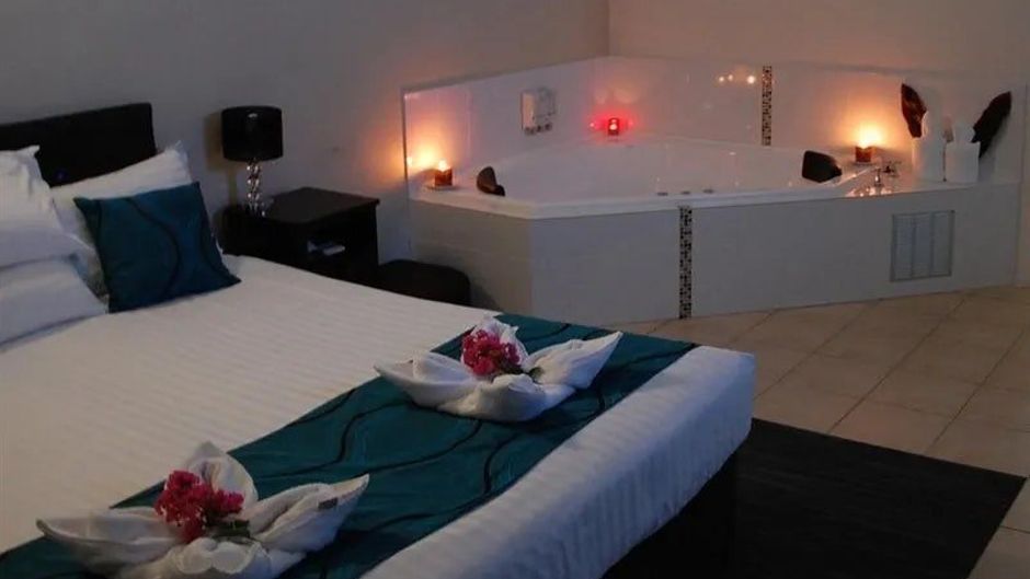 Sanctuary Resort Motor Inn Room
