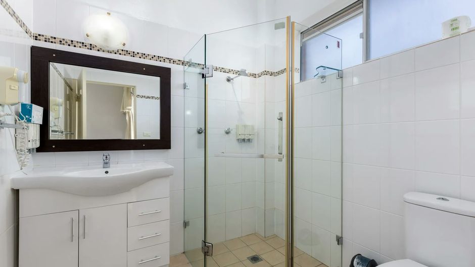 Sanctuary Resort Motor Inn Room