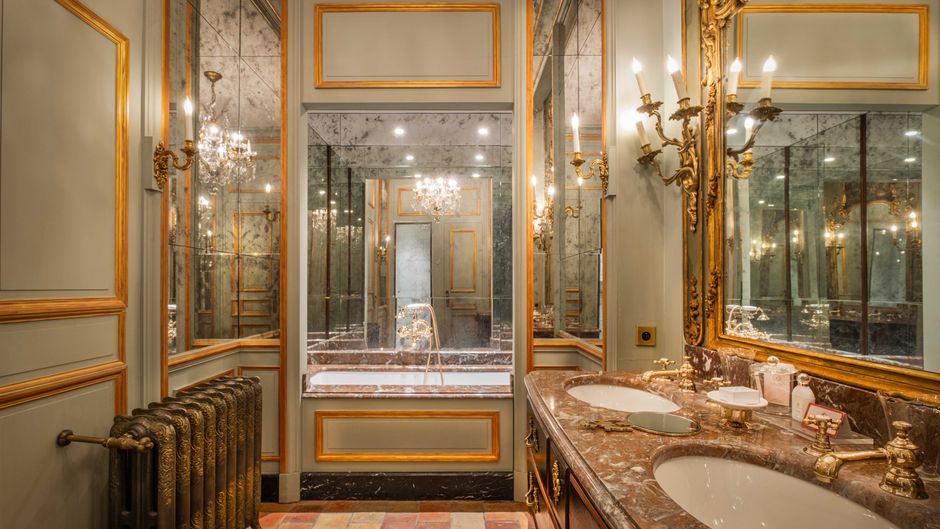 Chateau Louise de la Valliere Room