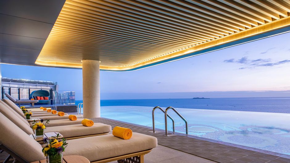 voco Sanya Bay Pool