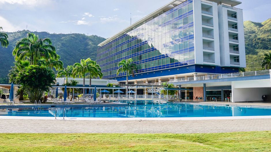 Marriott Maracay Golf Resort Pool