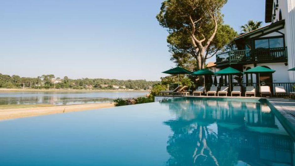 Les Hortensias du Lac Pool