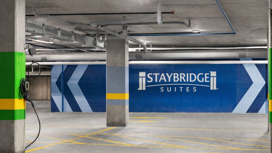 Staybridge Suites Airport St Laurent Lobby
