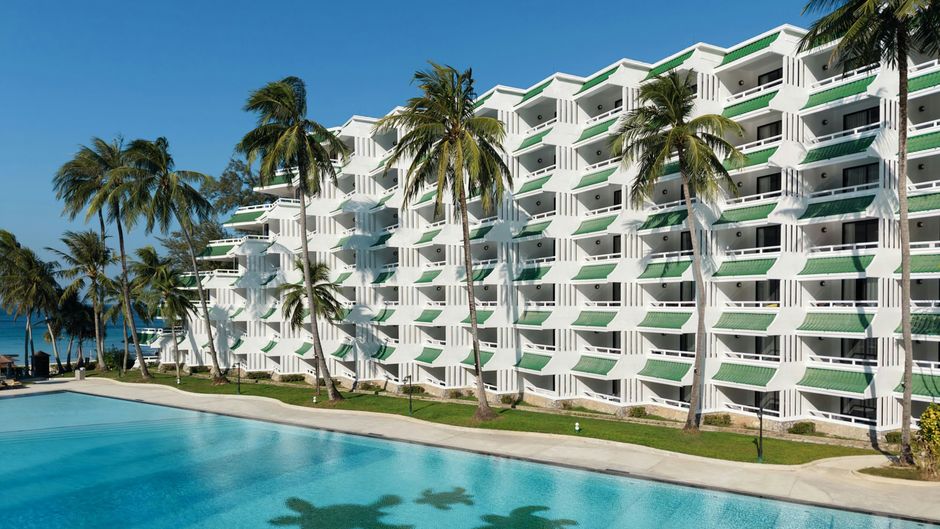 Le Meridien Phuket Beach Resort Pool