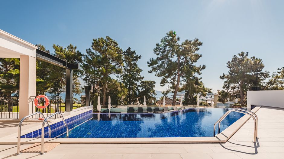 Crowne Plaza Budva Pool