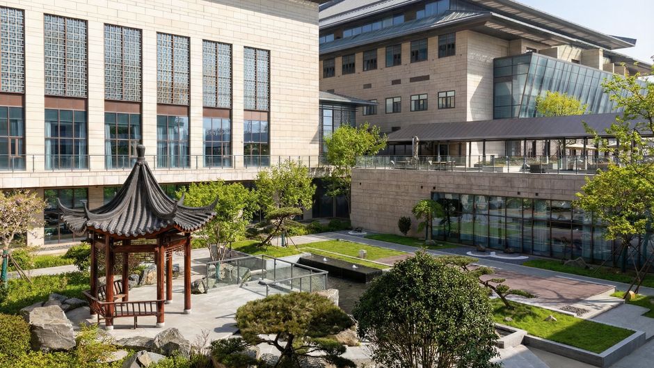 HUALUXE Qidong Spa