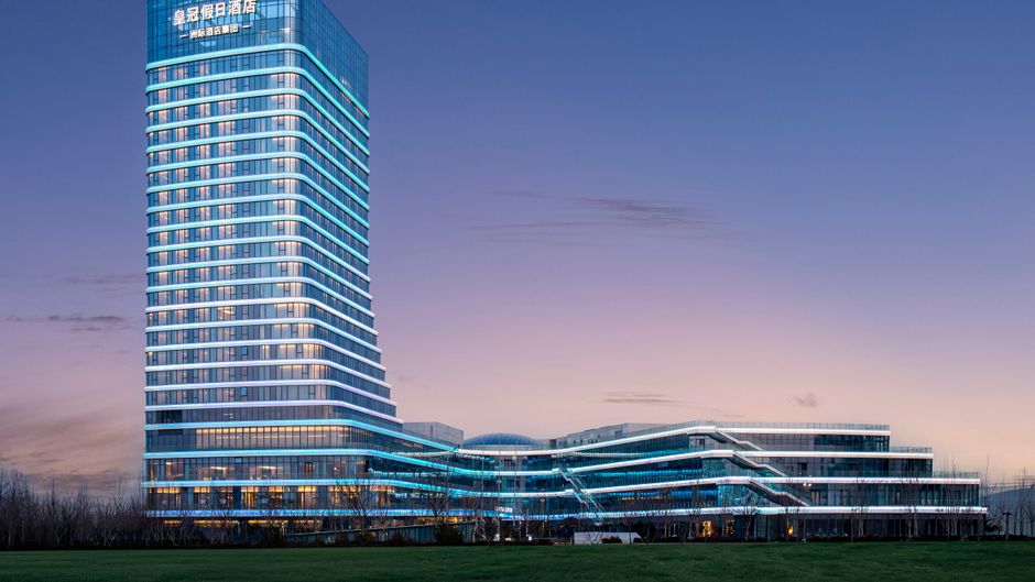 Crowne Plaza Olympic Sports Center Exterior
