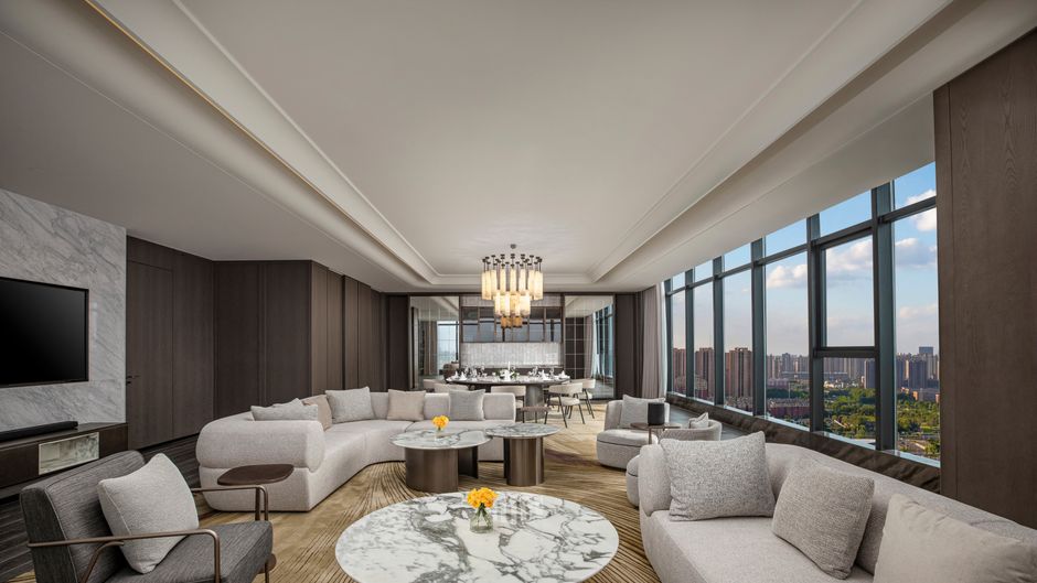 Crowne Plaza Olympic Sports Center Suite