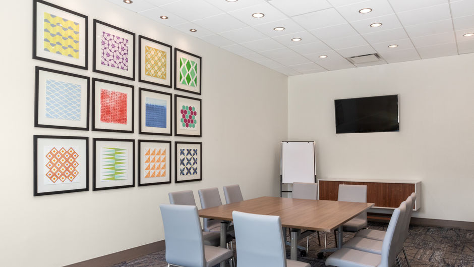 Holiday Inn Express & Suites Victoria Meeting