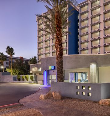 Holiday Inn Express Phoenix Midtown