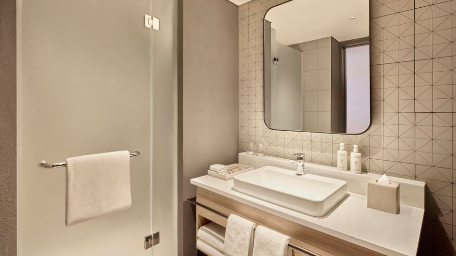 Hilton Garden Inn Bengaluru ETV Room