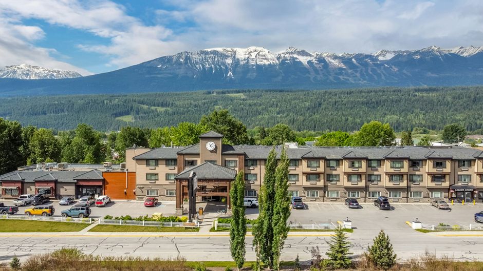 Prestige Inn Golden Exterior