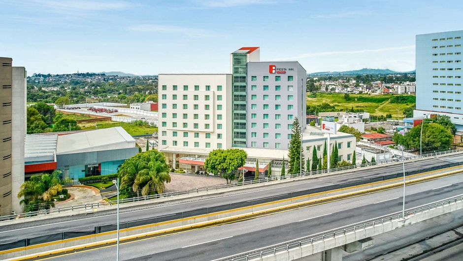 Fiesta Inn Puebla FINSA Exterior