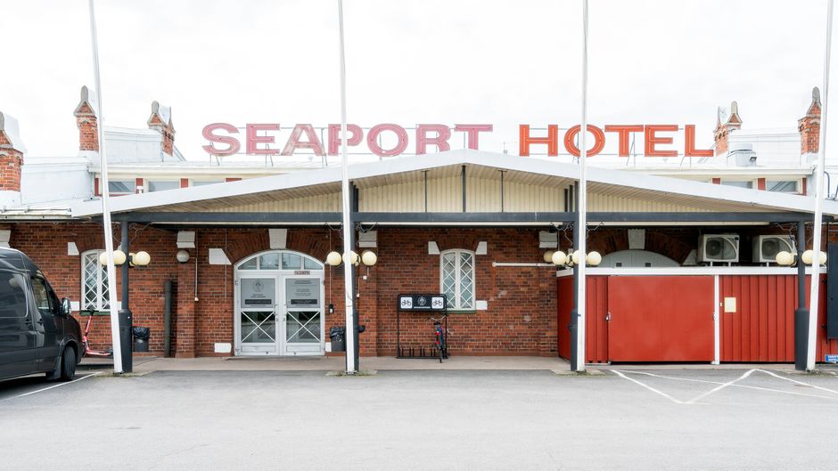 Hotel Seaport Exterior