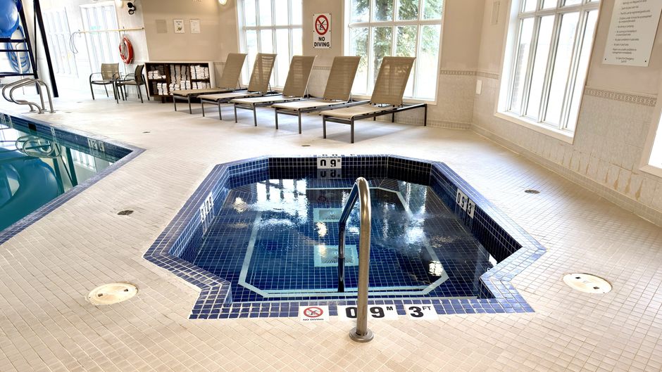 Holiday Inn Express Hotel & Suites Pool