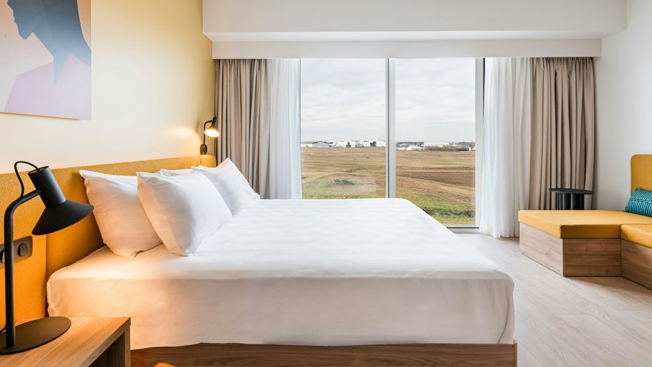 Hampton Merignac Room