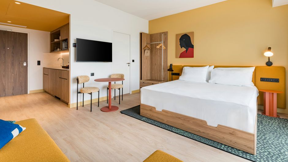 Hampton Merignac Room