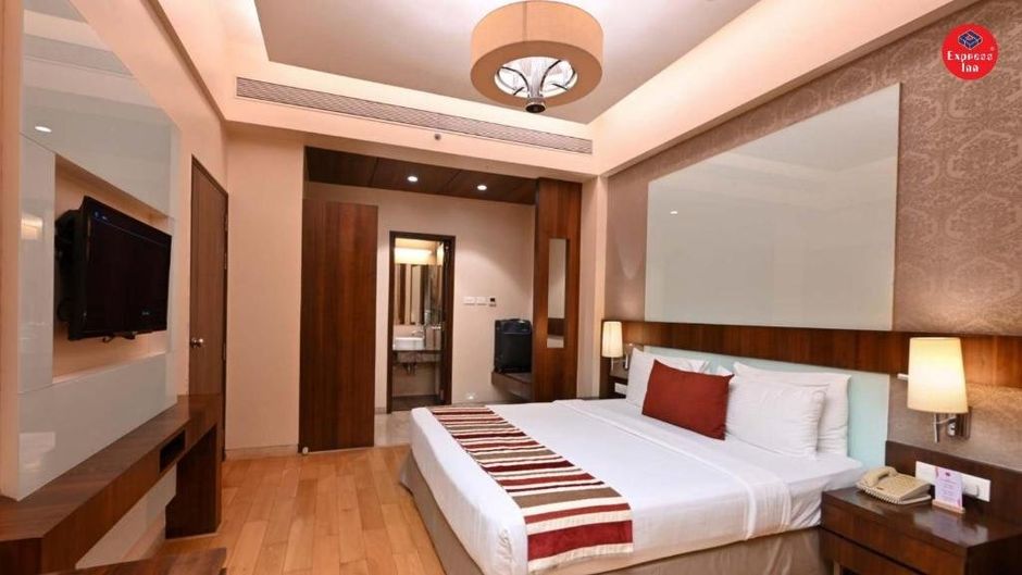 Express Inn Nashik Room