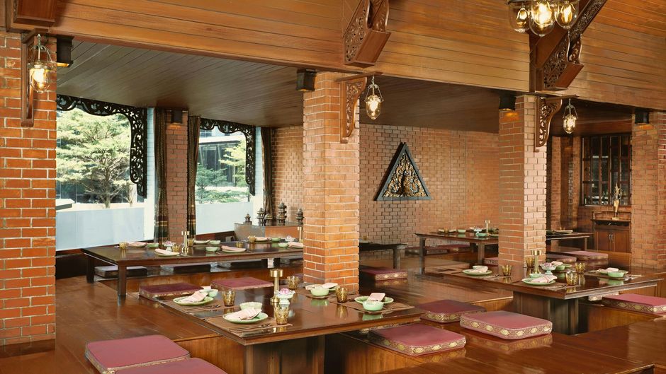 Royal Orchid Sheraton Riverside Hotel Restaurant