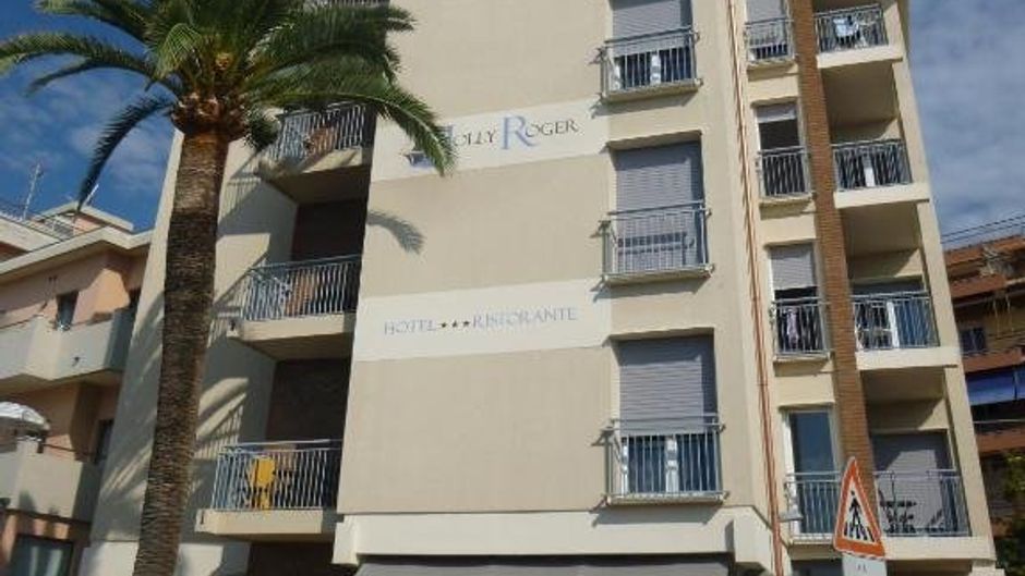 Hotel Jolly Roger Exterior